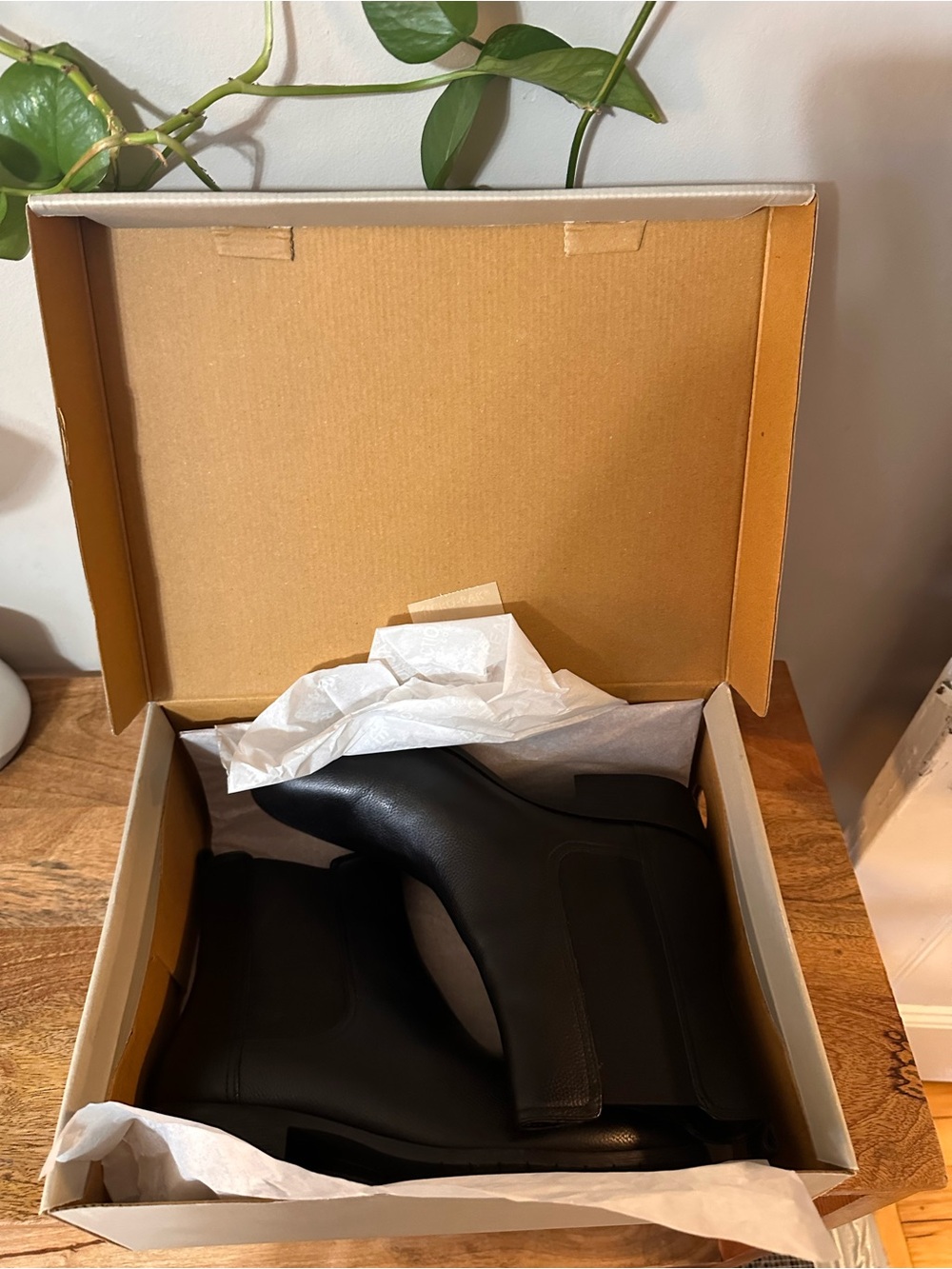 Kenneth Cole Black Leather Chelsea Ankle Boots - Picture 6 of 6